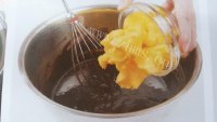 美味的黑巧克力蛋糕体做法图解1)