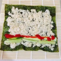 美味的番茄寿司卷做法图解7)