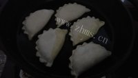 特色美食韭菜盒子做法图解14)