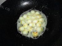 色泽不错的茄汁虎皮鹌鹑蛋做法图解3)