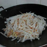 家常虾米炒萝卜做法图解7)