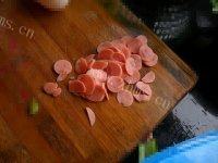 简单的香肠炒鸡蛋做法图解2)