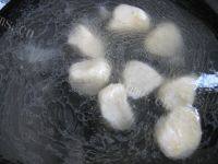 美味的鱼丸菠菜汤做法图解3)