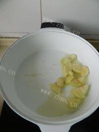 家常菜排骨炖豆角做法图解7)