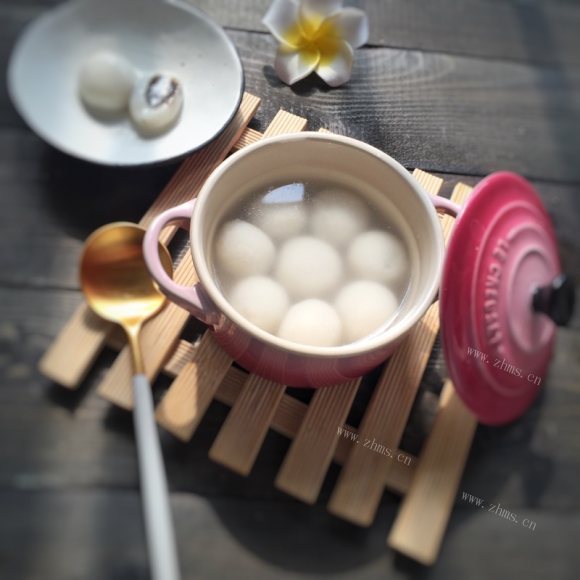 美味营养的黑芝麻汤圆