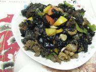 香气浓郁的木耳炒肉