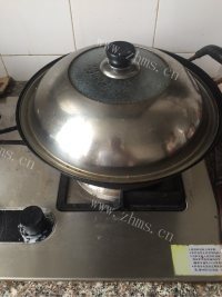 美味的红虾豆腐香锅 做法图解8)
