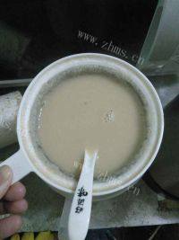 诱人的红枣枸杞豆浆做法图解5)