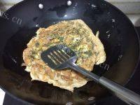 自己做的香椿蛋饼做法图解8)