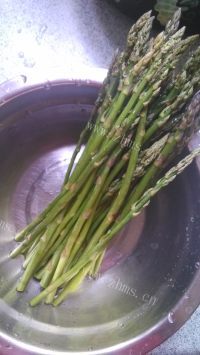 香飘十里的白灼芦笋做法图解1)