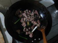 自制土豆烧牛腩做法图解5)