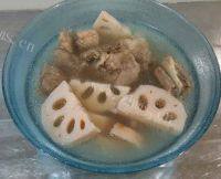 美味的排骨莲藕汤