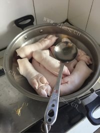 美味的酱香猪蹄做法图解1)