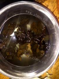 家常菜洋葱拌木耳做法图解2)