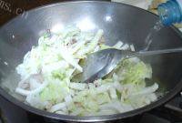 自制白菜炖冻豆腐做法图解11)