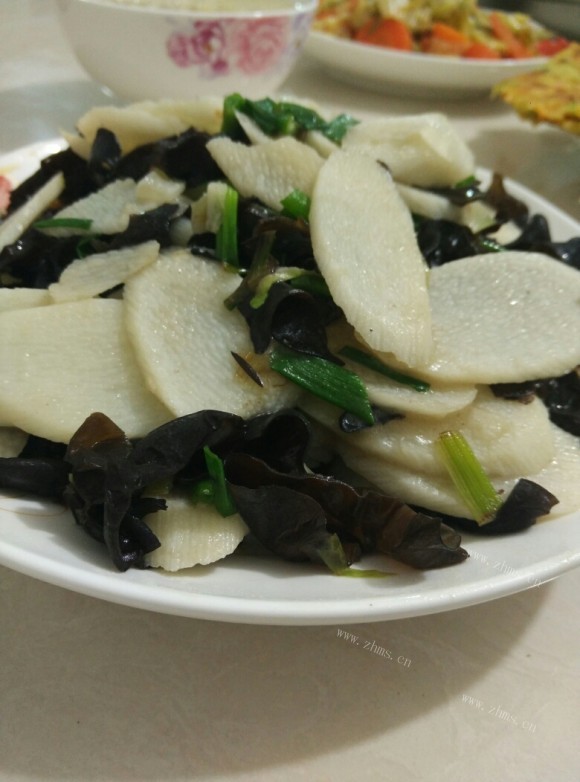 珍馐美味的山药炒黑木耳