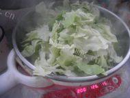 家常圆白菜炒肉做法图解5)