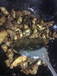 美味的孜然牛筋做法图解5)