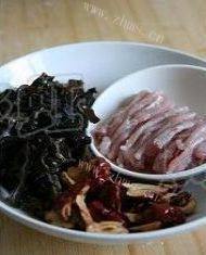黑木耳红枣汤做法图解1)
