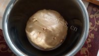 自制红糖红枣核桃面包做法图解2)