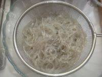家常菜芹菜炒粉条做法图解3)
