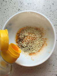 美味的孜然烤鸡翅做法图解8)