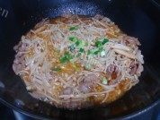 家常菜金针菇烧肉