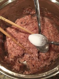 美味的干蒸鲜虾烧麦做法图解13)