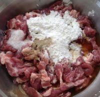 家常菜香辣酸菜肉片做法图解2)