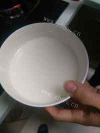 热腾腾的豆芽炒肉做法图解3)