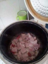 美味的水煮酸菜肉片做法图解1)