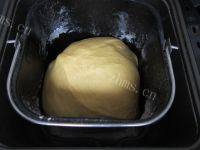 美味的毛毛虫豆沙面包做法图解5)