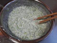 色泽鲜亮的茴香鸡蛋饼做法图解6)