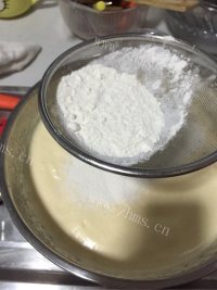 自制无水蜂蜜小蛋糕做法图解4)