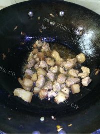美味的笋衣烧肉做法图解4)