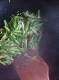 家常菜炒四季豆做法图解4)