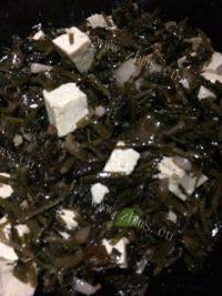 美味的雪里红炖豆腐做法图解8)