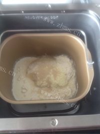 口感不错的牛奶排包做法图解2)