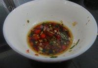 十分诱人的松花蛋拌豆腐做法图解7)