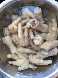 美味的酸辣凤爪做法图解6)