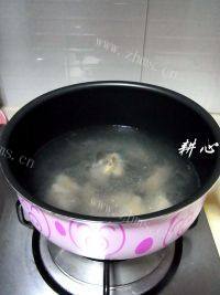 美味的蚝仔茼萵汤做法图解4)