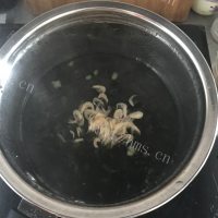 美味营养的虾皮紫菜汤做法图解5)
