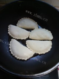 美味的荠菜盒子做法图解11)