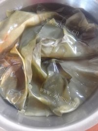 美味的海带猪蹄汤做法图解1)
