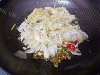 美味的泡菜苕粉肉丝做法图解5)