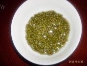 爽口的小米绿豆粥做法图解1)