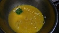 热腾腾的豆角炒蛋做法图解1)