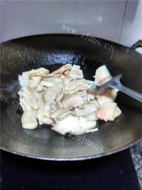 香飘十里的青椒回锅肉做法图解6)