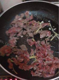 香鲜至极的西芹炒牛肉做法图解6)