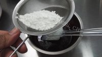 自制巧克力海绵蛋糕做法图解8)